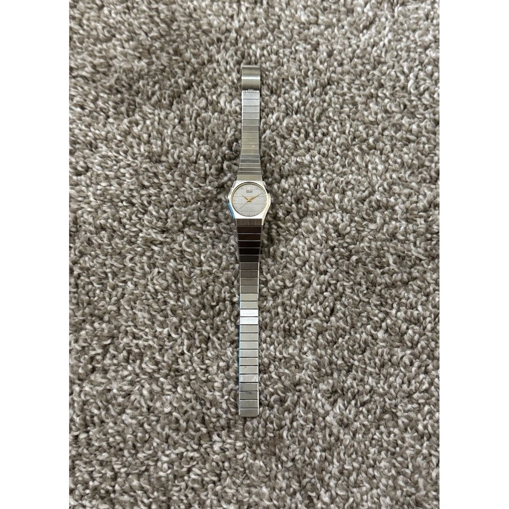 SEIKO 2C21-0050 Silver Gold Ladies Vintage 21.5mm Quartz READ